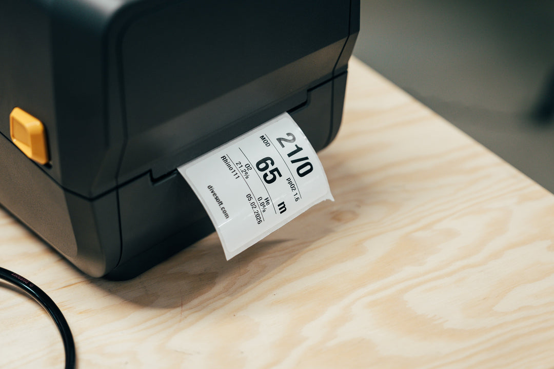 Printed gas analysis label on a cylinder